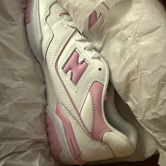 New Balance Shoes - New Balance Women's White and Pink Sneakers! BRAND NEW W BOX